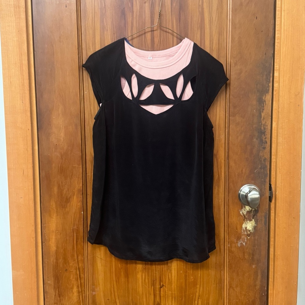 Anthropologie Maeve Black flower peekaboo cutout Women's viscose shell (M)